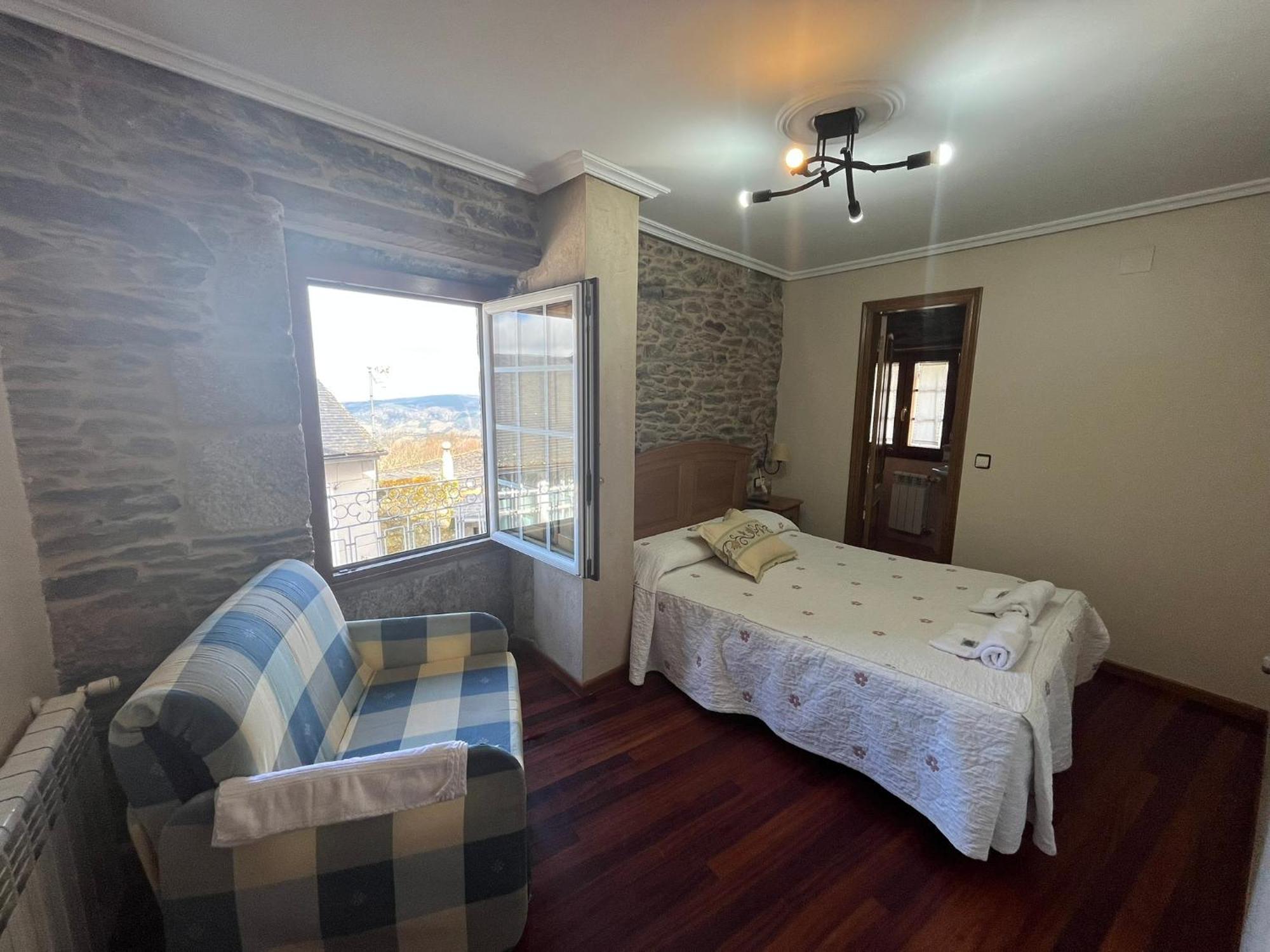 Hotel Caldelas Sacra-Pension Rustica 3 Estrellas Castro Caldelas Extérieur photo