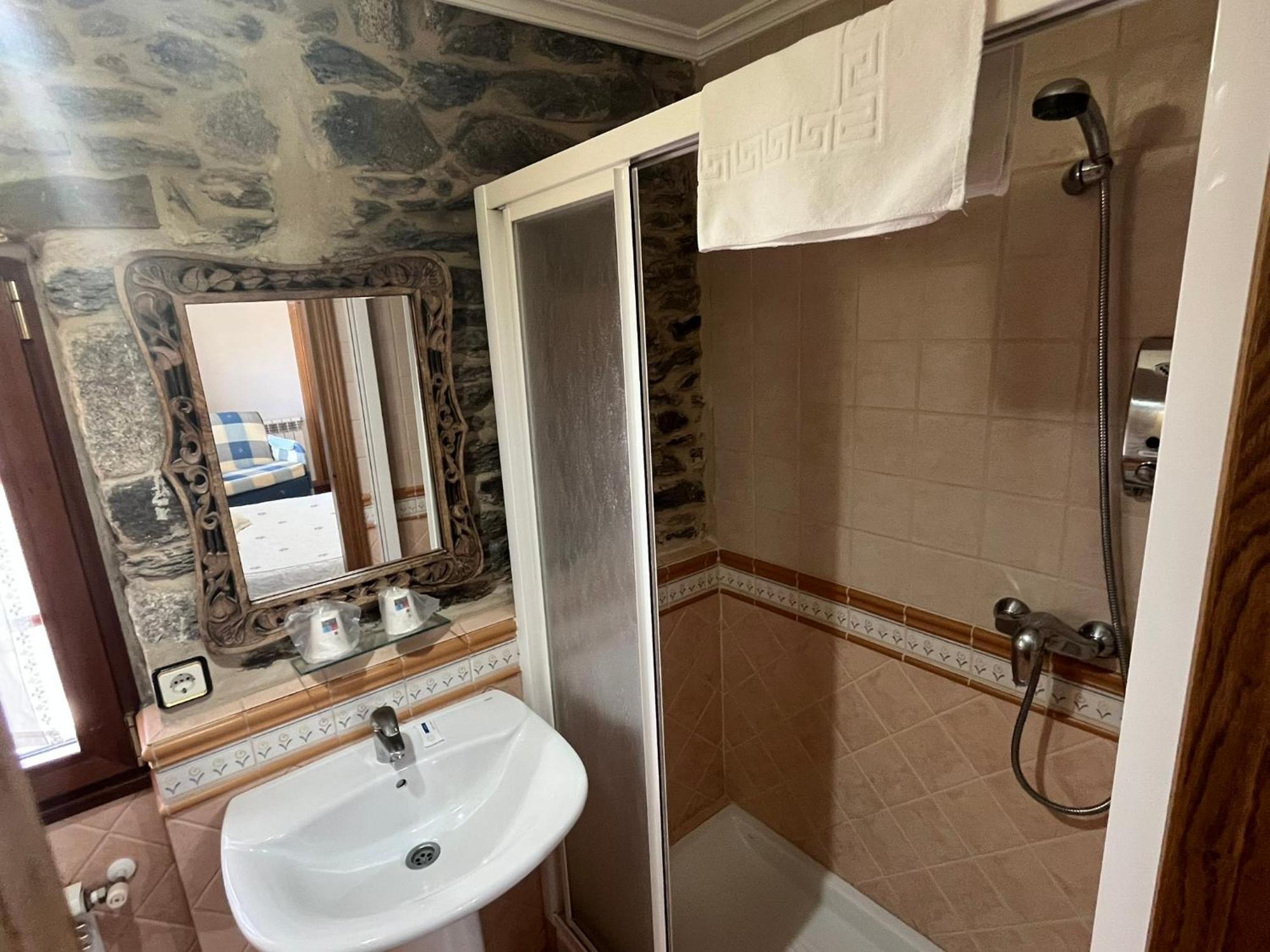 Hotel Caldelas Sacra-Pension Rustica 3 Estrellas Castro Caldelas Extérieur photo