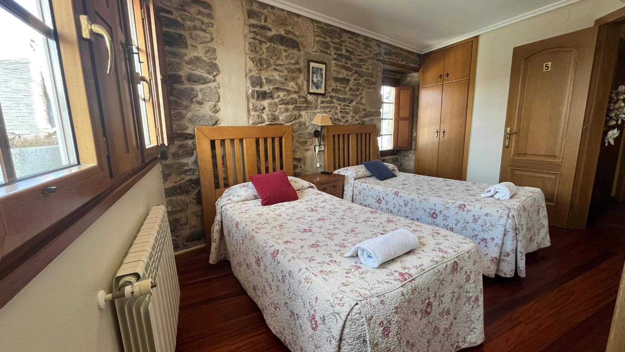 Hotel Caldelas Sacra-Pension Rustica 3 Estrellas Castro Caldelas Extérieur photo