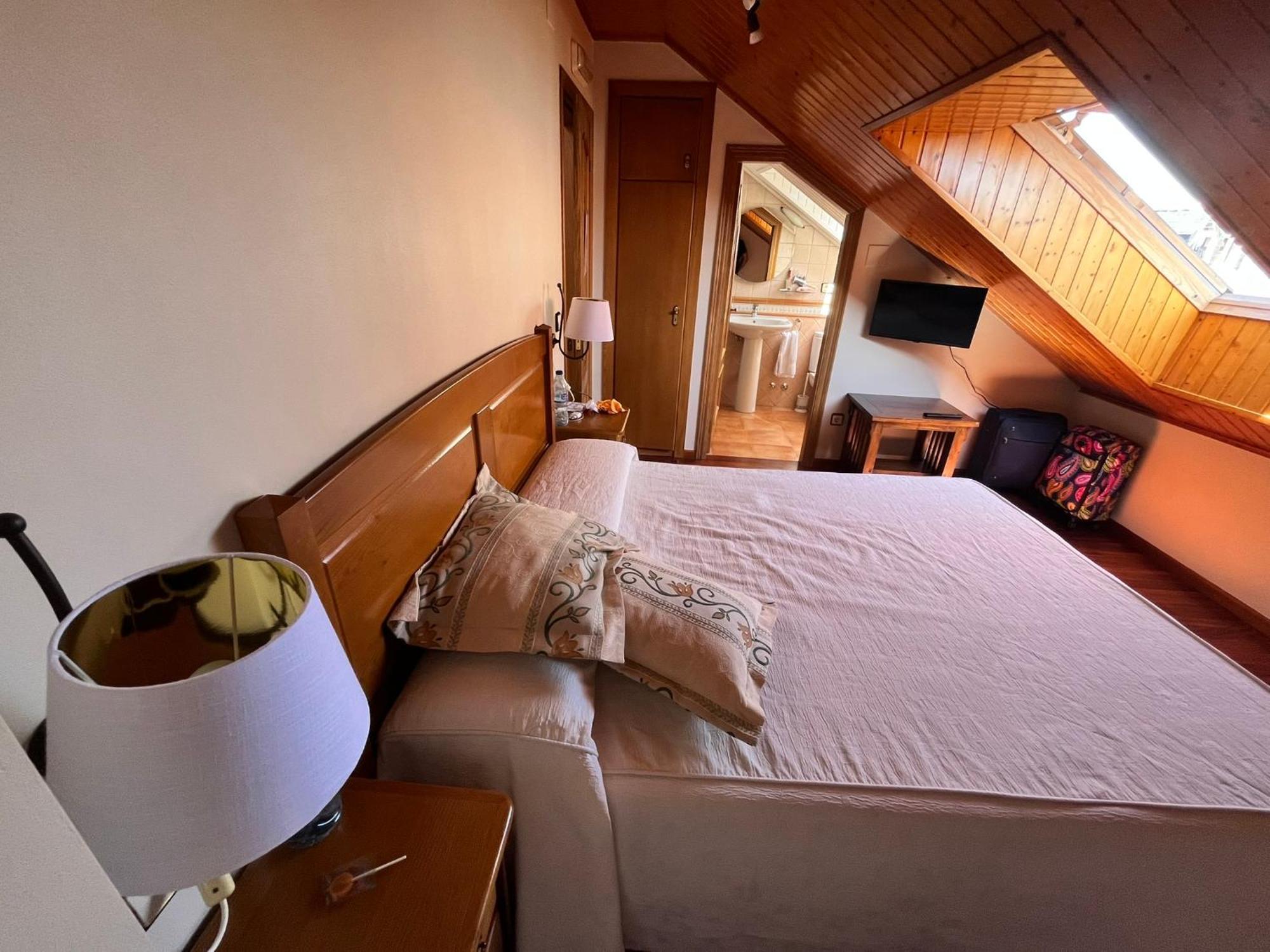 Hotel Caldelas Sacra-Pension Rustica 3 Estrellas Castro Caldelas Extérieur photo